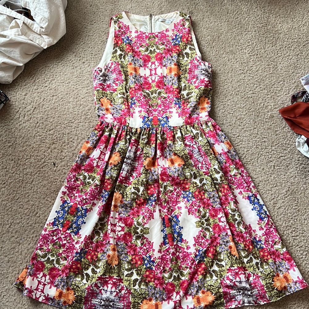 Maggy London Size 4 knee length dress